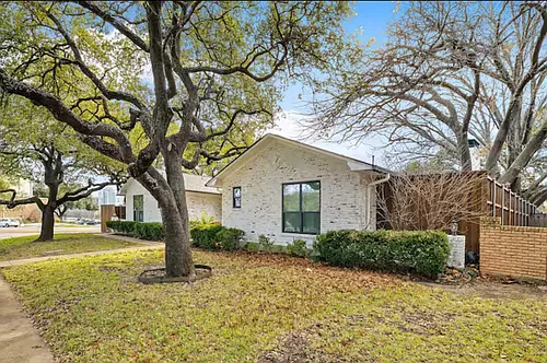 9005 Villa Park Cir Photo 1
