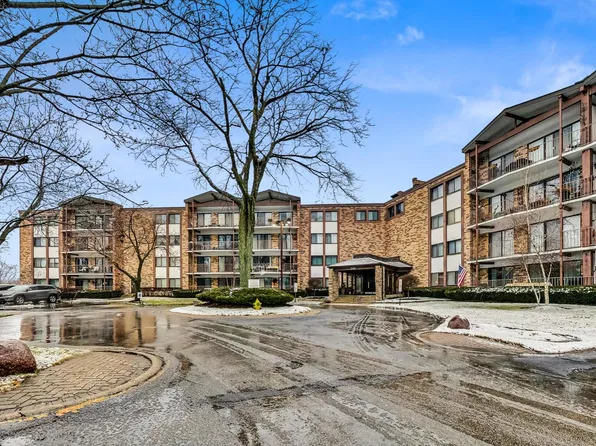 250 W Parliament Pl #Pl301, Mount Prospect, IL 60056