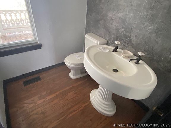 5th image of 3510 S Country Club Rd