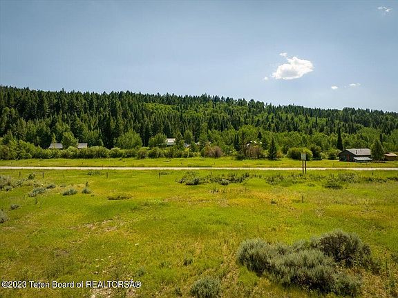 3rd image of 1111 Taylor Mountain Dr