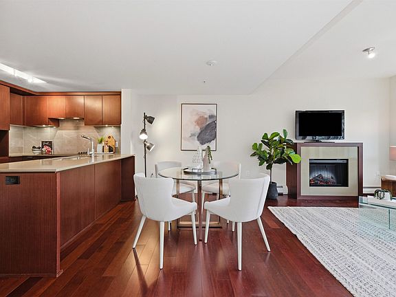 3rd image of 158 W 13th St #205