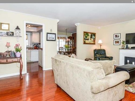 Cozy electric fireplace, baseb Cozy electric fireplace and baseboard heat