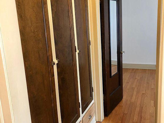 4th image of 208 N Austin Blvd APT 3A