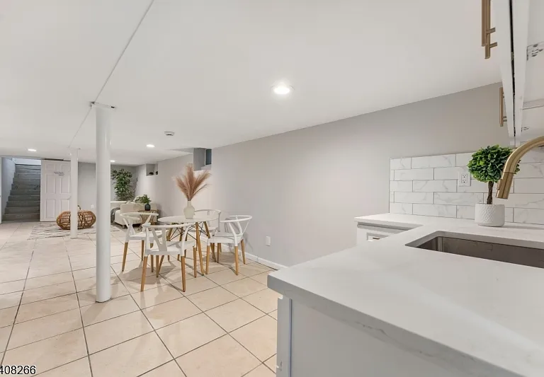 526 Jackson Ave #2 — Photo 3