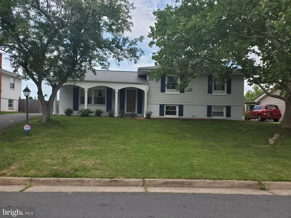 302 W Juniper Ave, Sterling, VA 20164