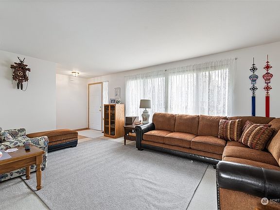 3rd image of 14417 5th Avenue E