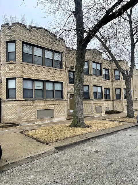 9051-9055 S. Ada Street - 1N — Photo 3