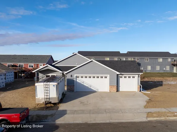 1154 24th St W, Dickinson, ND 58601