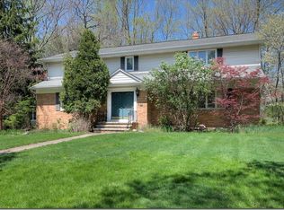 21075 Farnsleigh Rd, Shaker heights, OH 44122