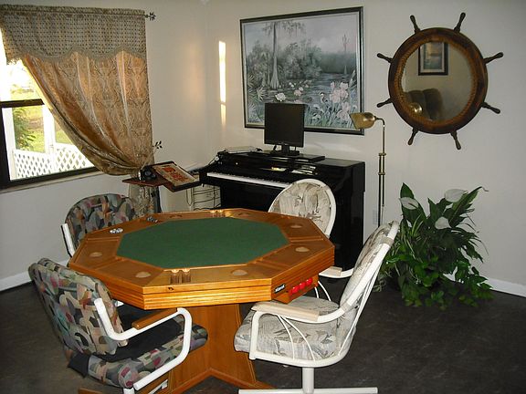 4th image of 132 Gates Ave