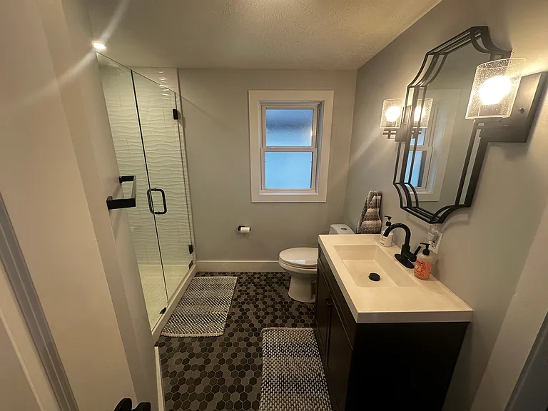 2465 Tremont Ave — Photo 11