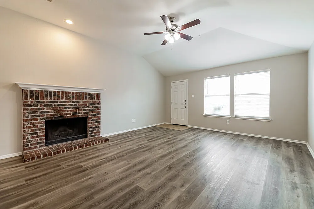 3 bed, 2.0 bath, 1802 sqft, $1,970 — Photo 4