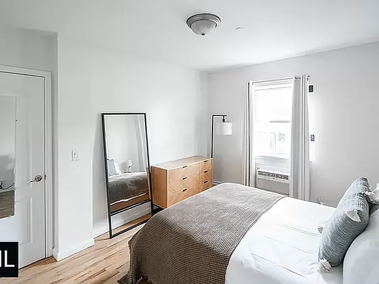 567 Warren St #404 — Photo 8