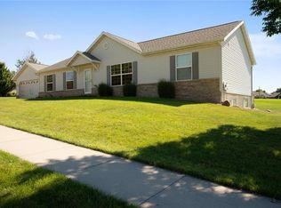 145 Bluff Dr, Fairfax, IA 52228