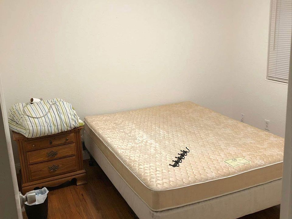 2nd image of 3164 Waugh Pl
