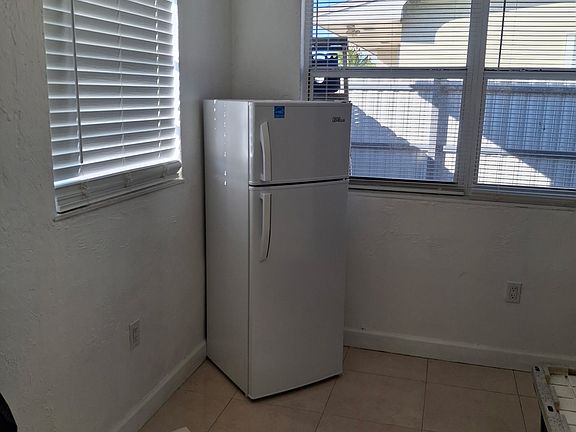 5th image of 3915 NW 176th St