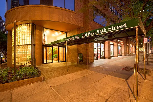 Rented by Related Rentals | media 19