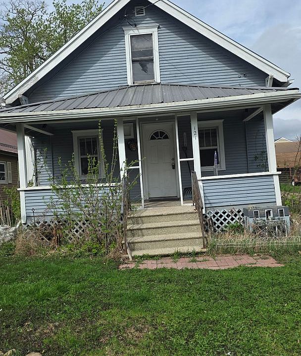 1st image of 121 Clinton St