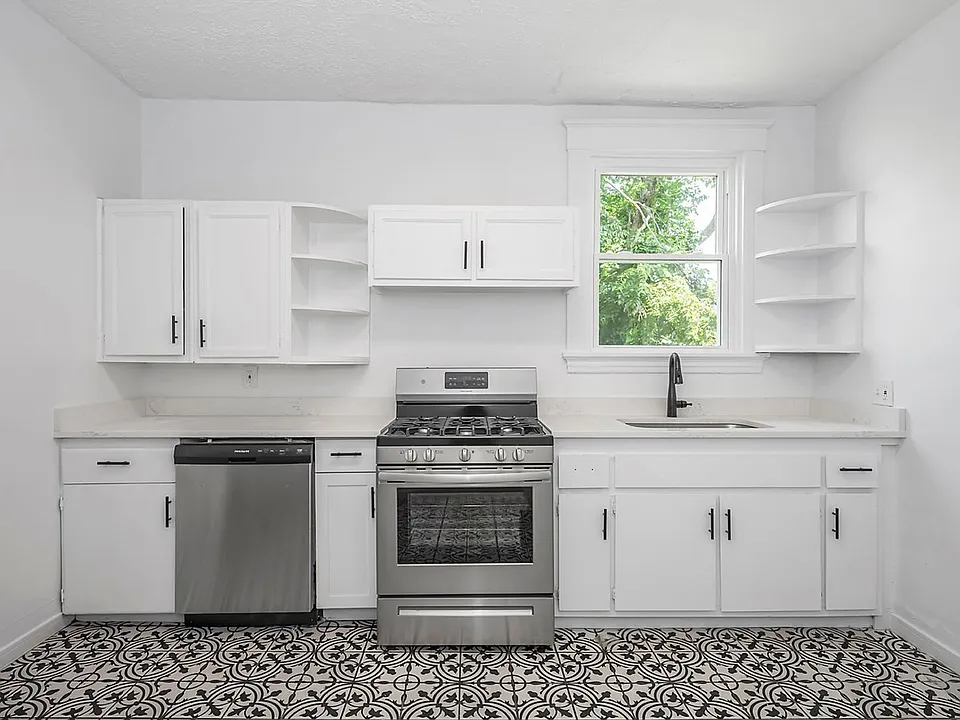108 E Daniels St #1