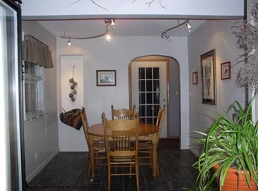 Eat-in/Dining area