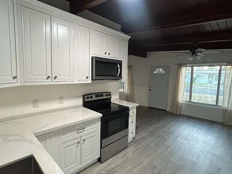 1412 Harrison St — Photo 2