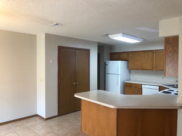 1934 N Pine Valley Dr, Fayetteville, AR 72704