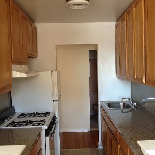 1st image of 248 Bay 17th St