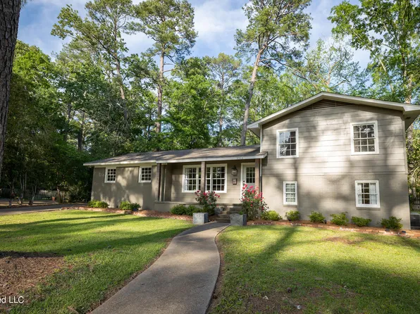 5346 Canton Heights Dr, Jackson, MS 39211