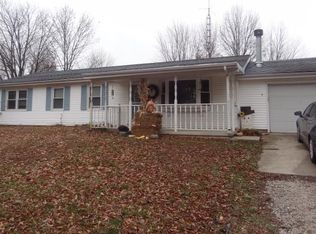100 Holly Dr, Taylorville, IL 62568