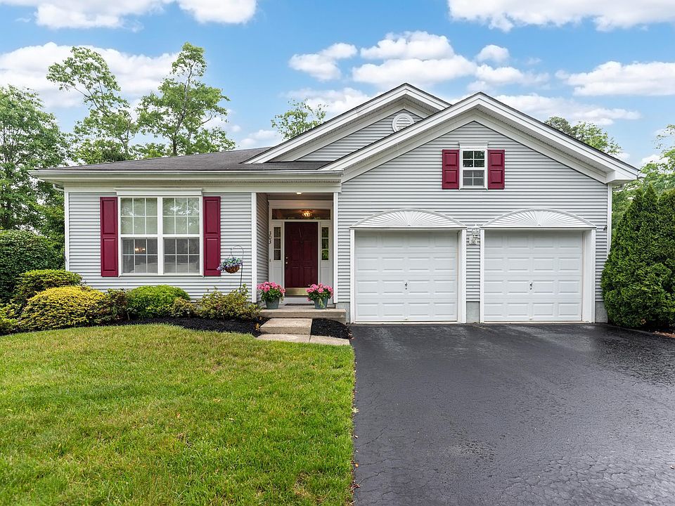 1st image of 303 Southmoor Dr