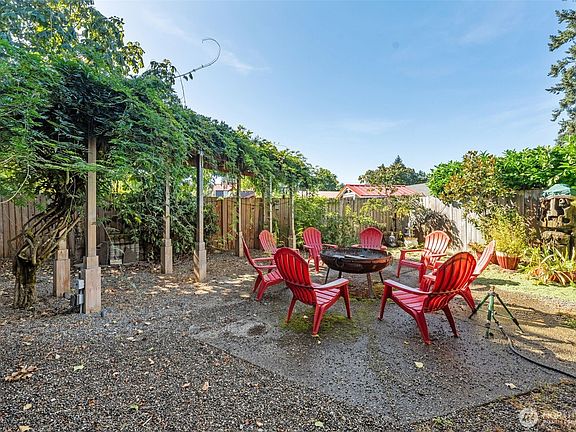 5th image of 9612 Oak Lane SW
