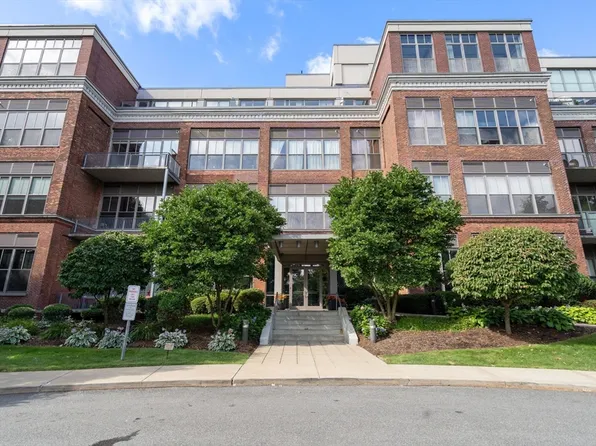 156 Porter St APT 240, East Boston, MA 02128