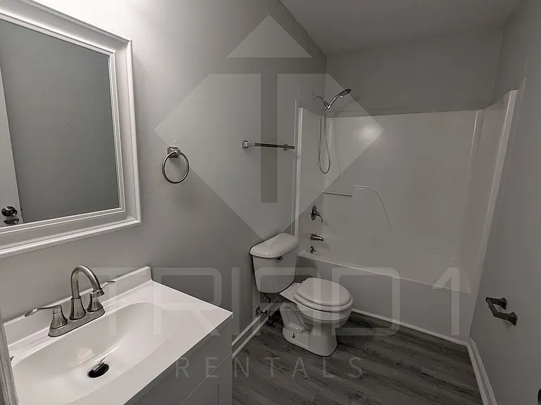 1001 E Bragg St — Photo 23