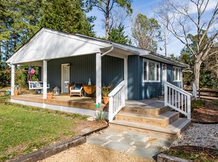 39 Mad Calf Ln, Irvington, VA 22480