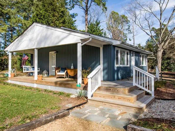 39 Mad Calf Ln, Irvington, VA 22480