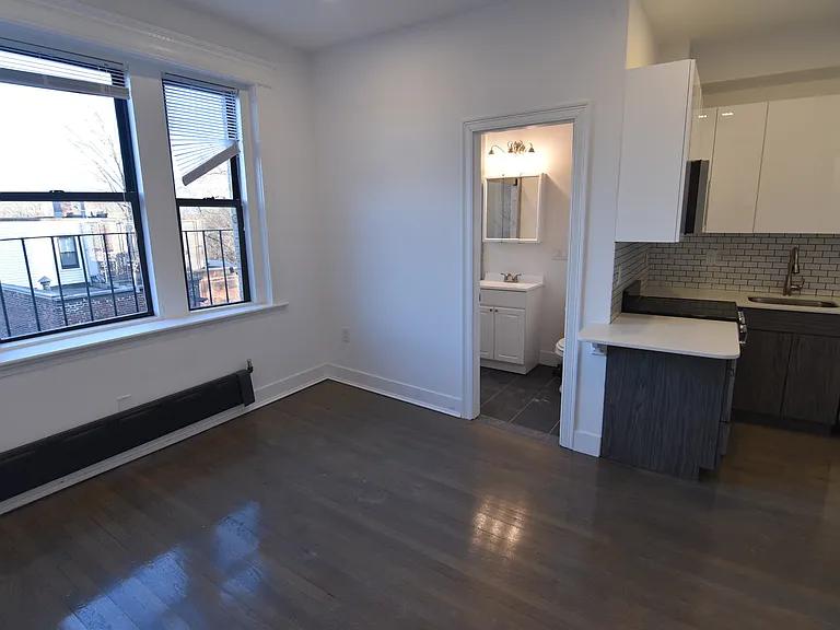 11 Queensberry St #19 — Photo 2