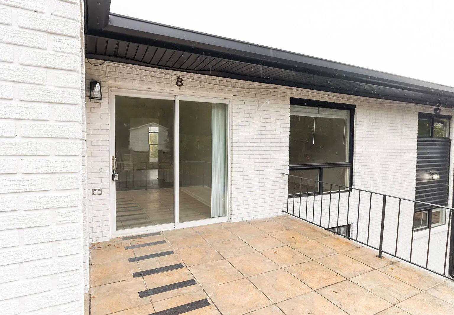 2 bed, 1.0 bath, 1100 sqft, $1,195 — Photo 2