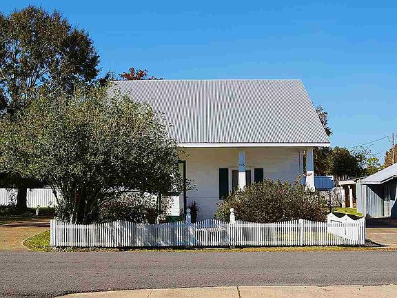 4th image of 106 Convent St