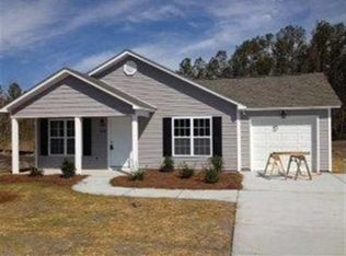104 Blossom Ct, Maple Hill, NC 28454