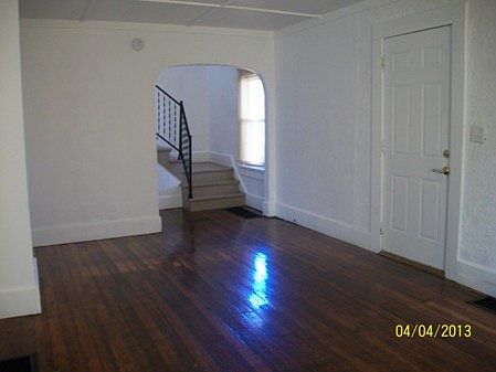 2nd image of 915 Locust St
