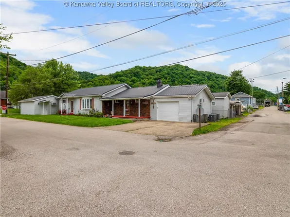 403 87th St, Marmet, WV 25315