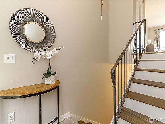 3rd image of 112 19th Avenue SE #3