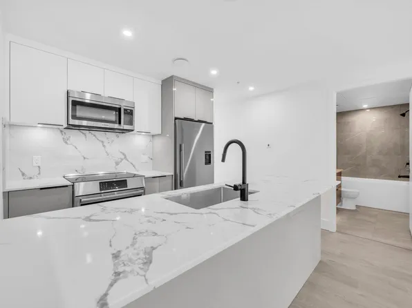 2218 E 1st Ave, Vancouver, BC V5N 1A1