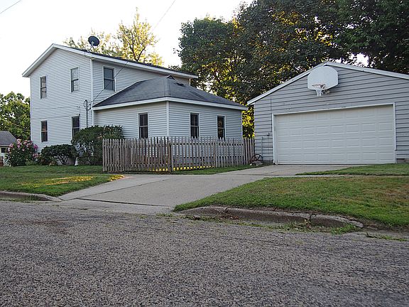 2nd image of 431 Graceland St NE