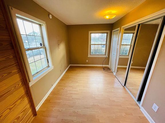 3rd image of 4026 Talwell Dr SW