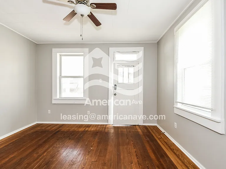 1098031_003_living_room_13662059.jpg