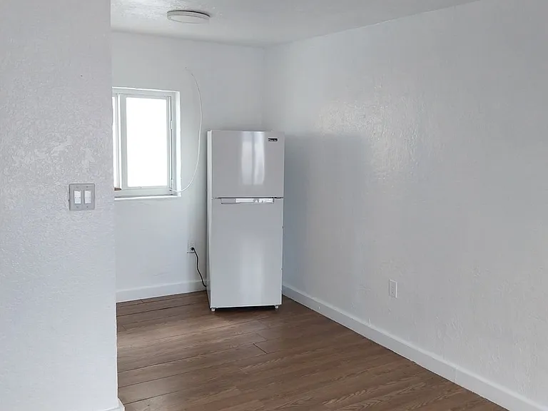 390 E 16th St #2 — Photo 6