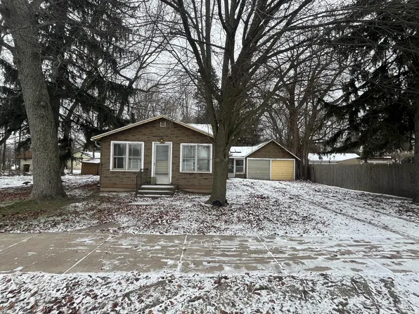 435 E Saint Joseph St, Watervliet, MI 49098