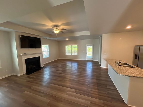 4th image of 4155 Saddlebrook Dr