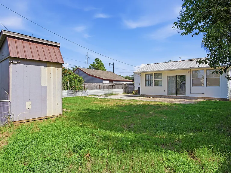 549 E Ercoupe Dr — Photo 30